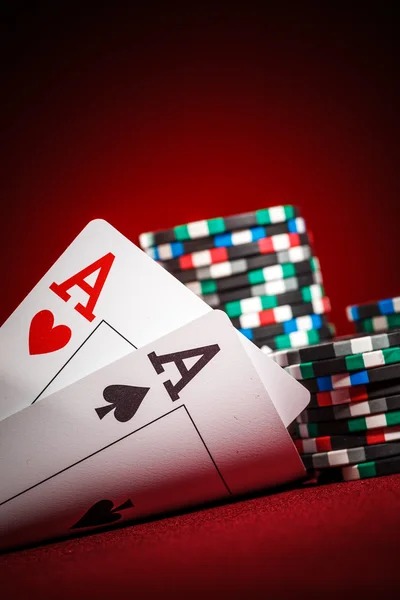 agen live roulette table with multilingual chat sidebar open on mobile
